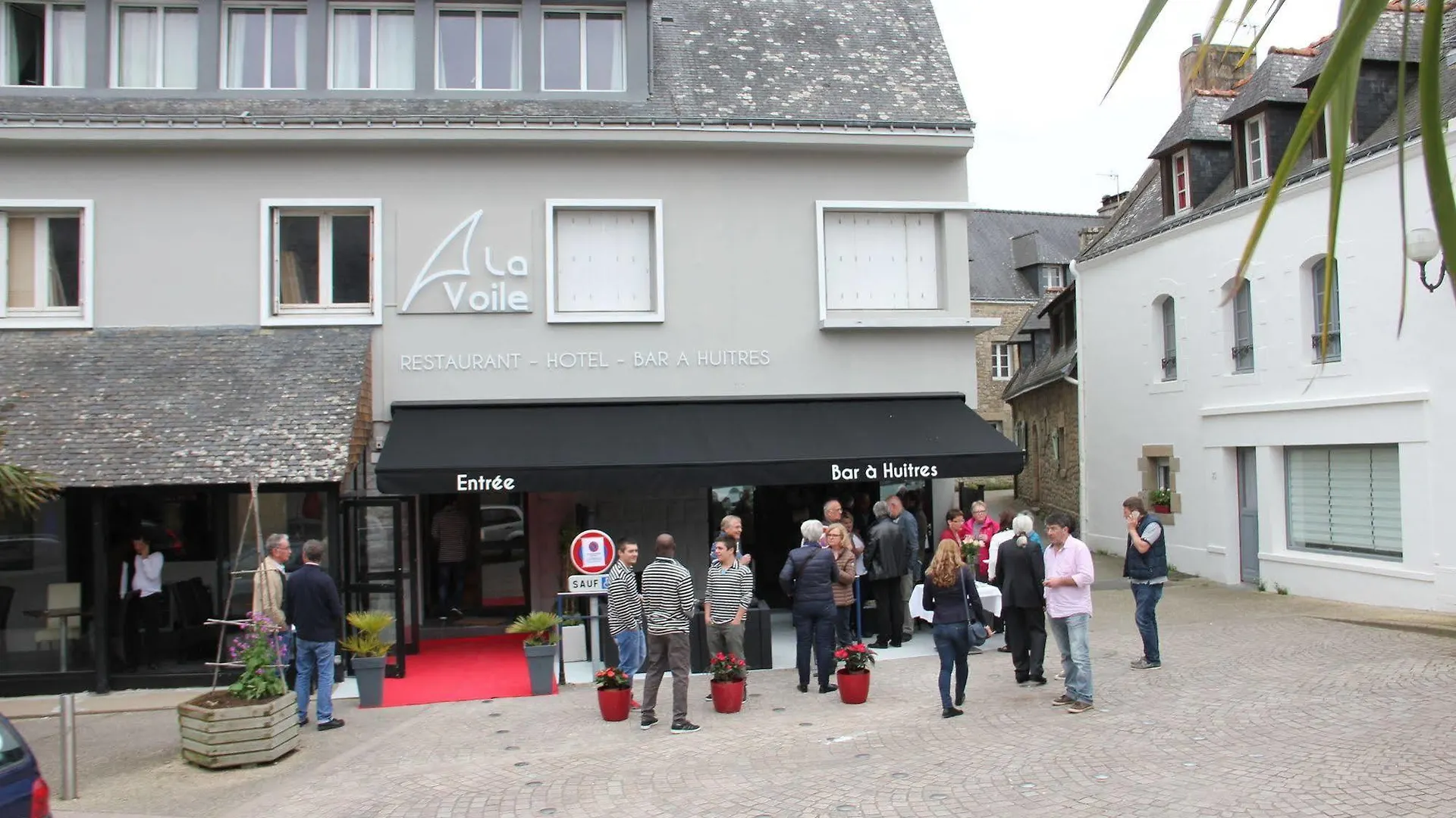 Hotel Restaurant La Voile - Le Dock'Er Locmariaquer 2*,